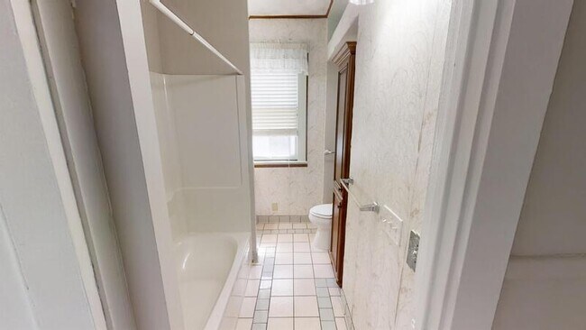 Building Photo - 900 Woodlawn Ave