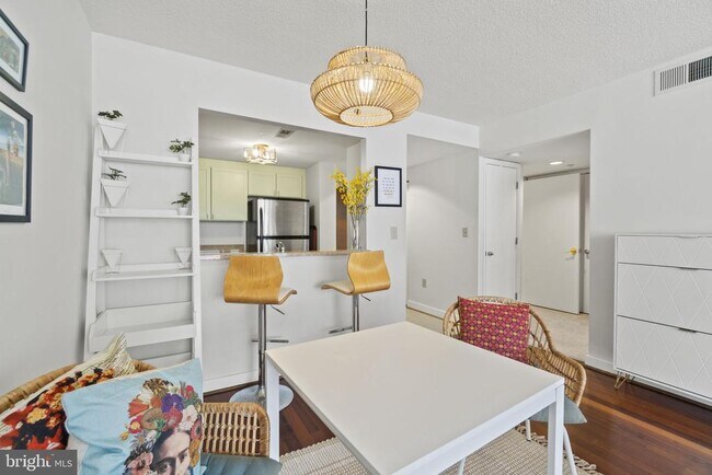 Building Photo - 1150 K St NW