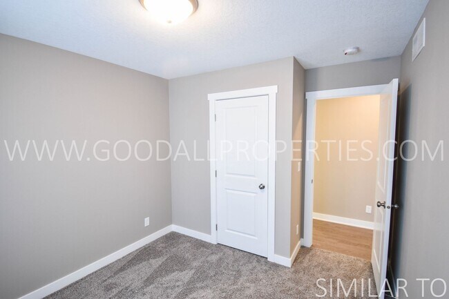 Building Photo - Must see this 4 Bedroom Walkout Ranch Style in Desoto