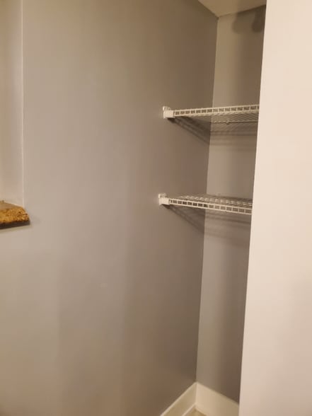 Building Photo - 6440 W Montrose Ave