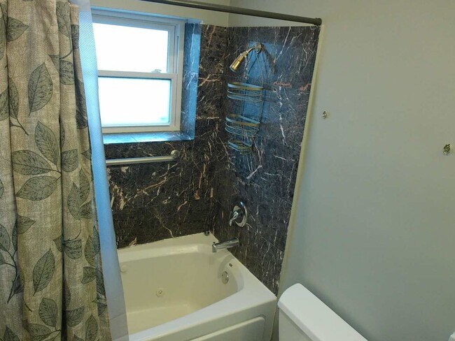 Building Photo - 6324 S Kimbark Ave