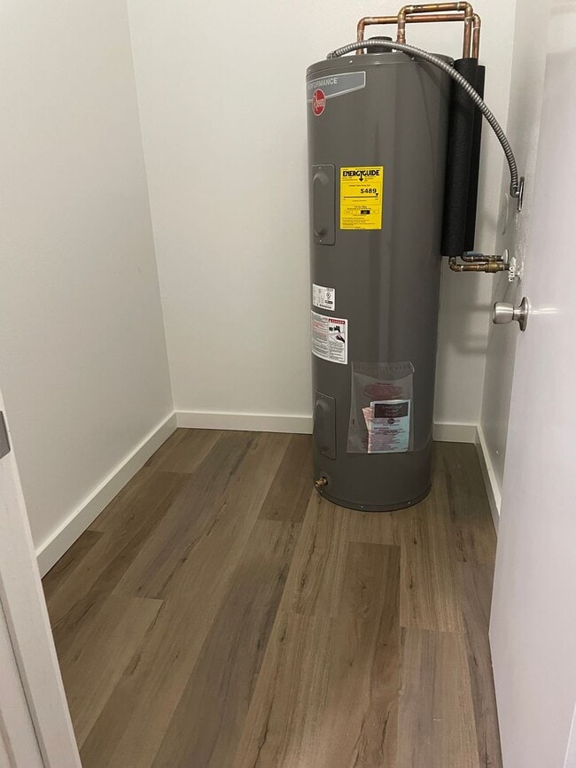 Building Photo - Two bedroom one bath apartment