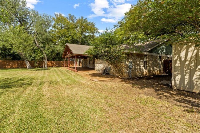 Building Photo - 10305 Caracara Dr