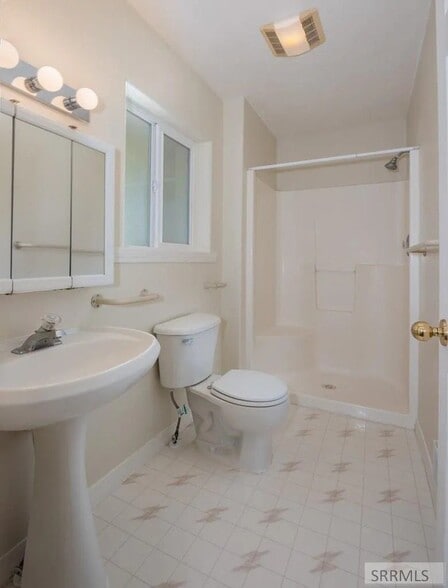 Building Photo - 679 Troy Ave W
