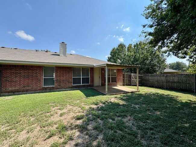 Building Photo - Duplex