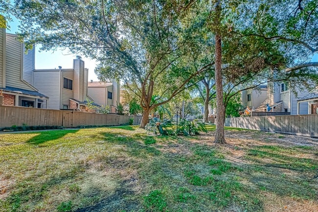 Building Photo - 11733 Lakeside Pl Dr