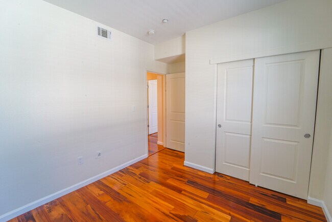 Building Photo - 1702 Northshore Dr