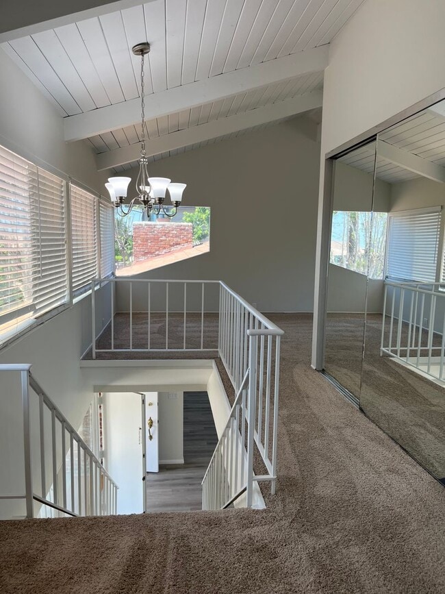Building Photo - 4 Bed 3 Bath in Del Cerro