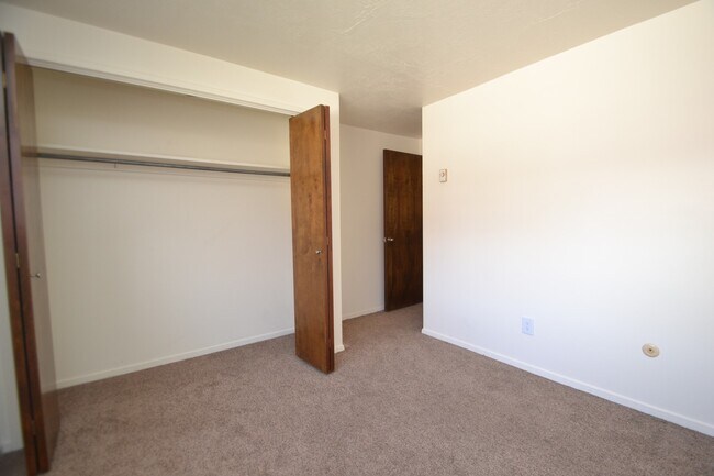 Building Photo - Awesome 5 bed 3 bath Home in Murray!!!