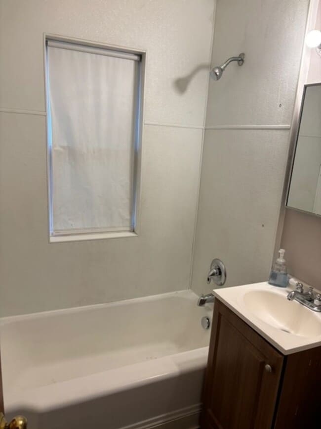 Building Photo - 829 Marcia St SW