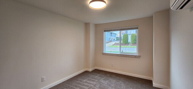 Building Photo - 3213150