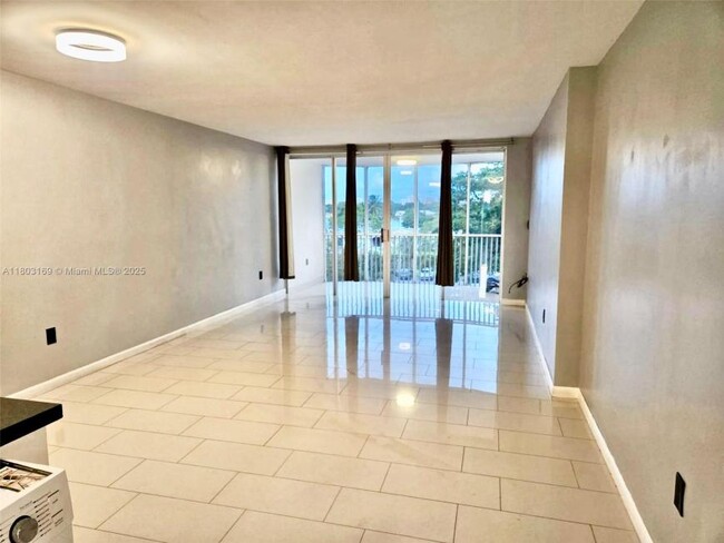 Building Photo - 2 bedroom in North Miami Beach FL 33179