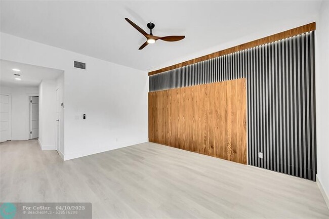 Building Photo - 6488 Via Rosa