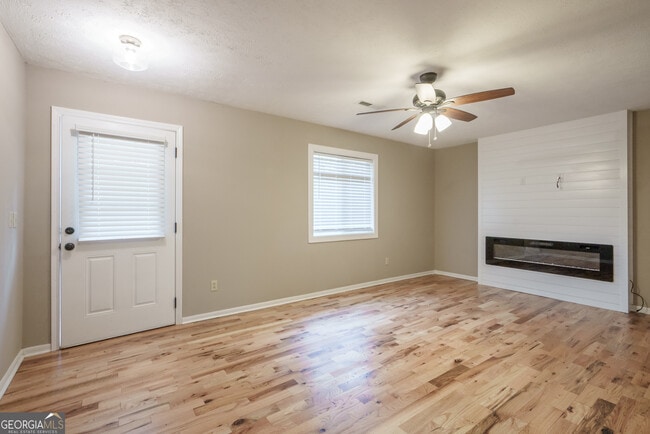 Building Photo - 1181 Glades Rd