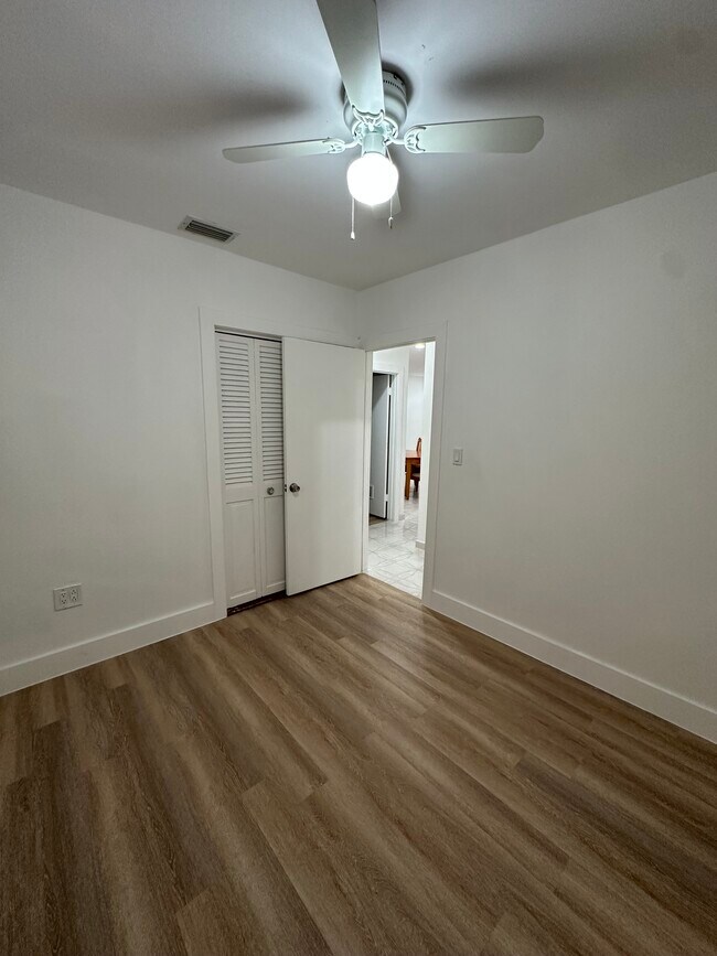 Building Photo - 811 NE 2nd Pl