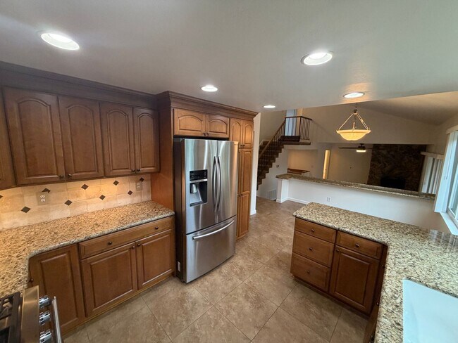 Building Photo - 4 Bedroom | 3 Bathroom | Home in Roseville