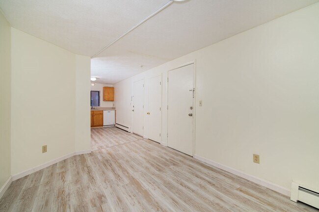 Building Photo - 72 Martensen St