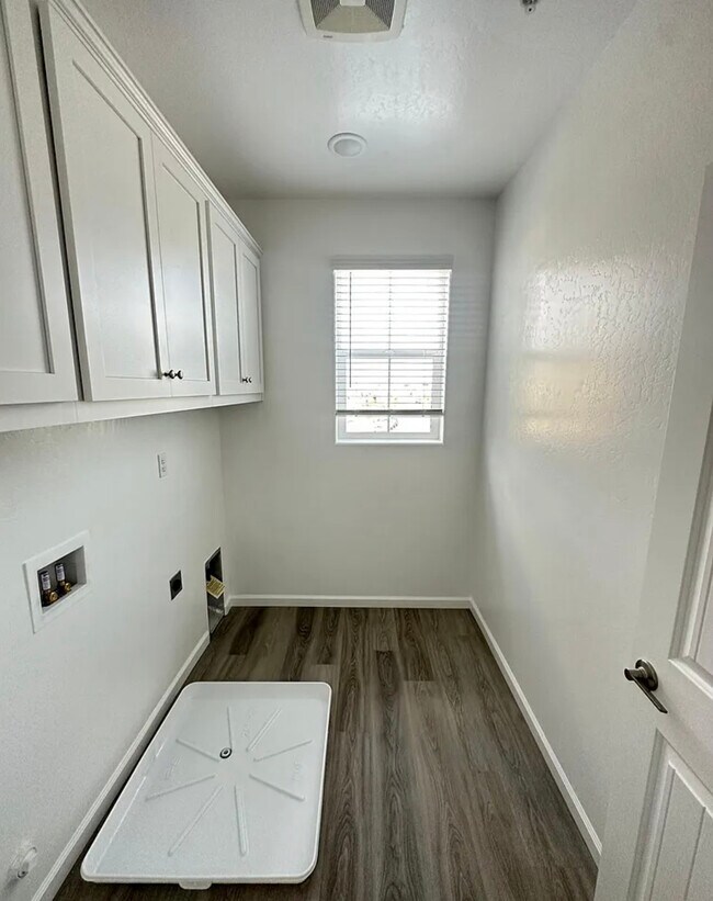 Building Photo - 15835 Santa Clara Ct