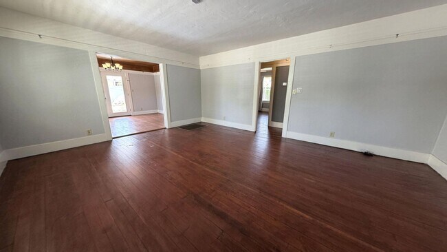 Building Photo - 1320 E Colton Ave