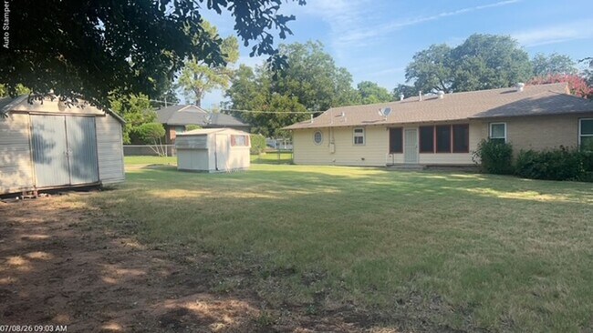 Building Photo - 104 Varsity Cir