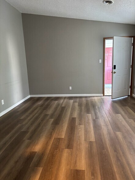 Building Photo - 307 Cedarview Ct
