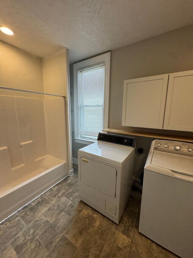 Building Photo - Spacious Four Bedroom House Close to Downtown Lafayette!