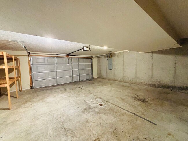 Building Photo - 228 Mountain Breeze Dr