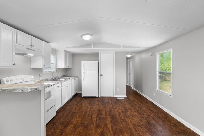Building Photo - 107 Jodoc Dr