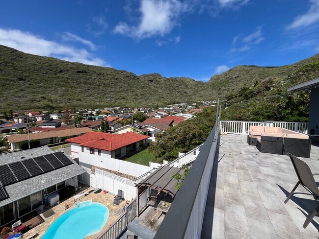 Building Photo - Beautifully fully furnished standalone 2-bedroom, 2-bathroom unit with breathtaking views!