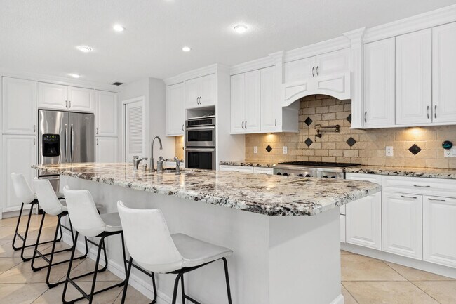Building Photo - 949 Seagate Dr