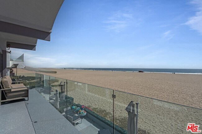Building Photo - 3806 Ocean Front Walk