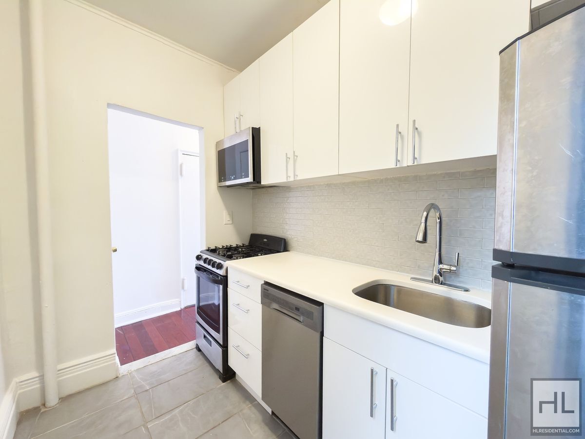 Building Photo - BEDFORD AVENUE 1-Bed / 1-Bath