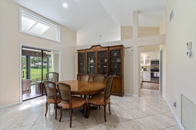 Building Photo - 16700 Willow Creek Dr