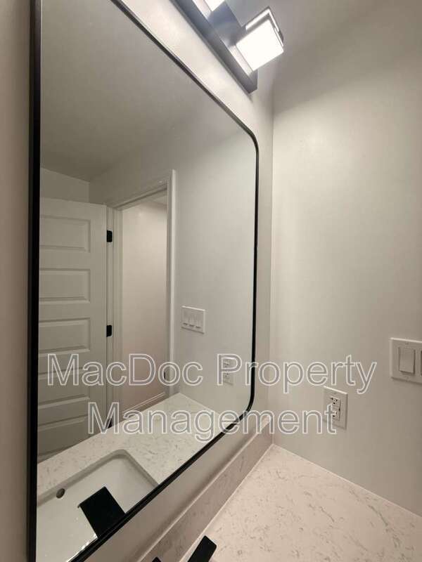 Building Photo - 10402 Laurel Ridge Way