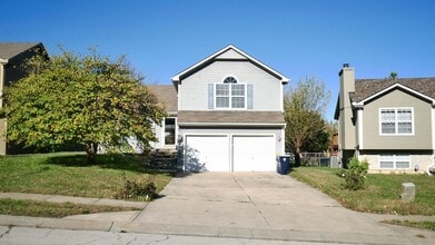 Building Photo - COMING SOON- 3bd/2bath Home North of the River!!