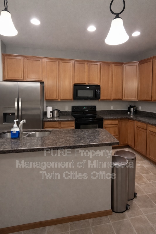 Building Photo - 15584 Empress Ave N