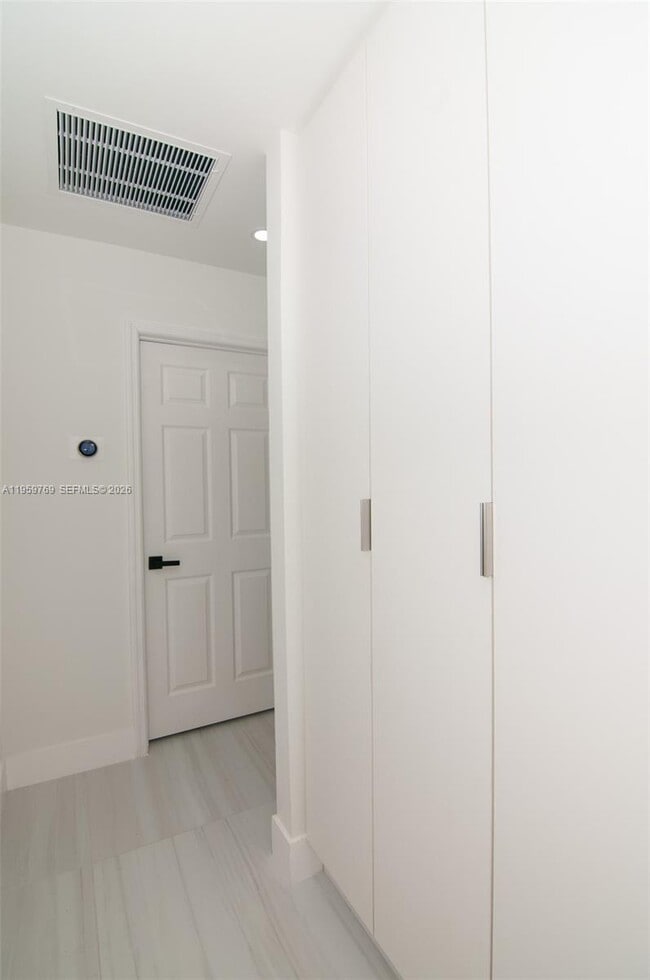 Building Photo - 4420 Dogwood Cir