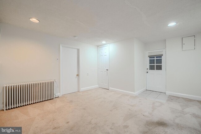 Building Photo - 521 Academy Rd