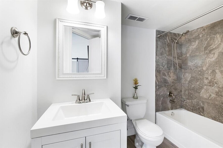 Building Photo - 2550 SW 18th Ter