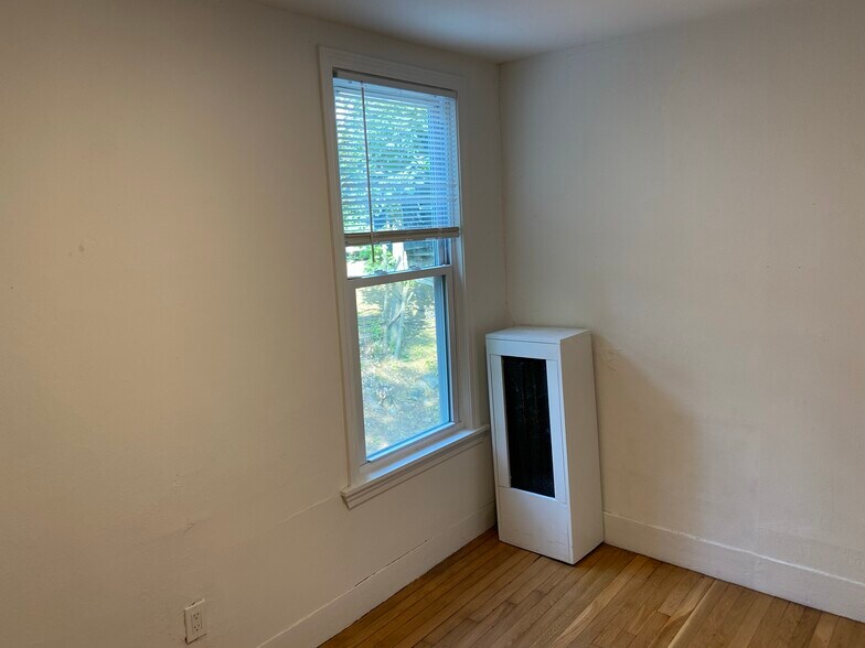 Building Photo - 38 Newton St