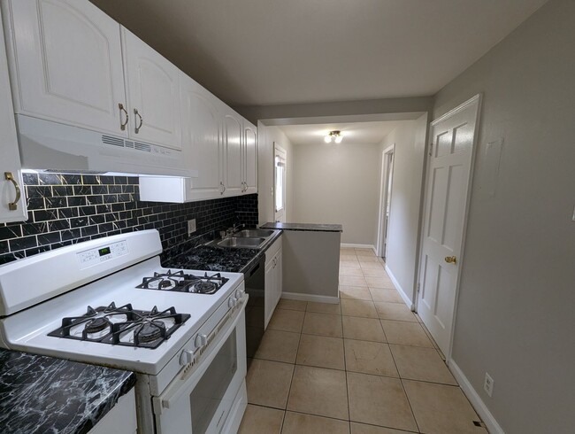 Building Photo - 1936 Alert Dr