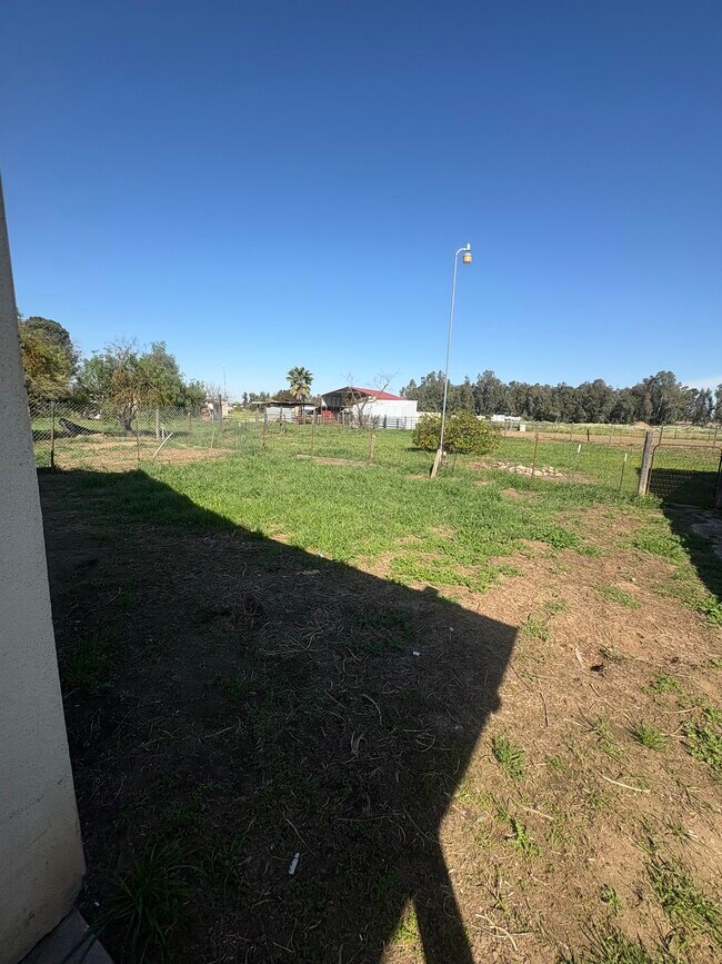 Building Photo - 6832 E Harvey Ave