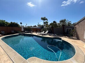 Building Photo - 3 Bed, 1 Bath in Clairemont with a Pool!