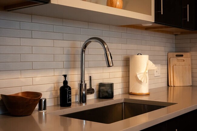 Building Photo - 111 S Adams St