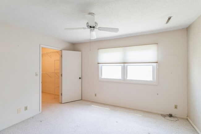 Building Photo - 1332 Truman Pl