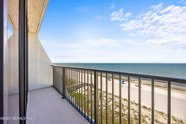 Building Photo - 2100 Ocean Dr S