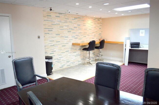 Building Photo - 2101 S Ocean Dr