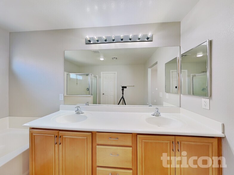 Building Photo - 4928 Blue Bay Ct