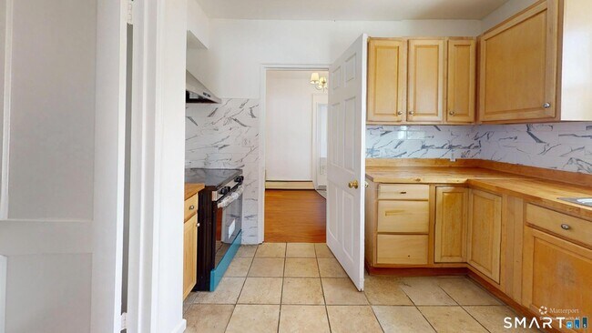 Building Photo - 638 Prospect St