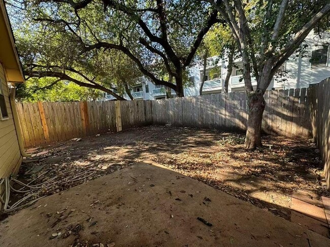 Building Photo - 12406 Deer Falls Dr